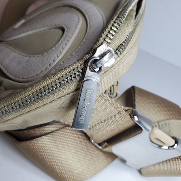 Lululemon Everywhere Belt Bag 1L LARGE LOGO DESIGN Limited Edition Fanny Pack - Picture 7 of 7